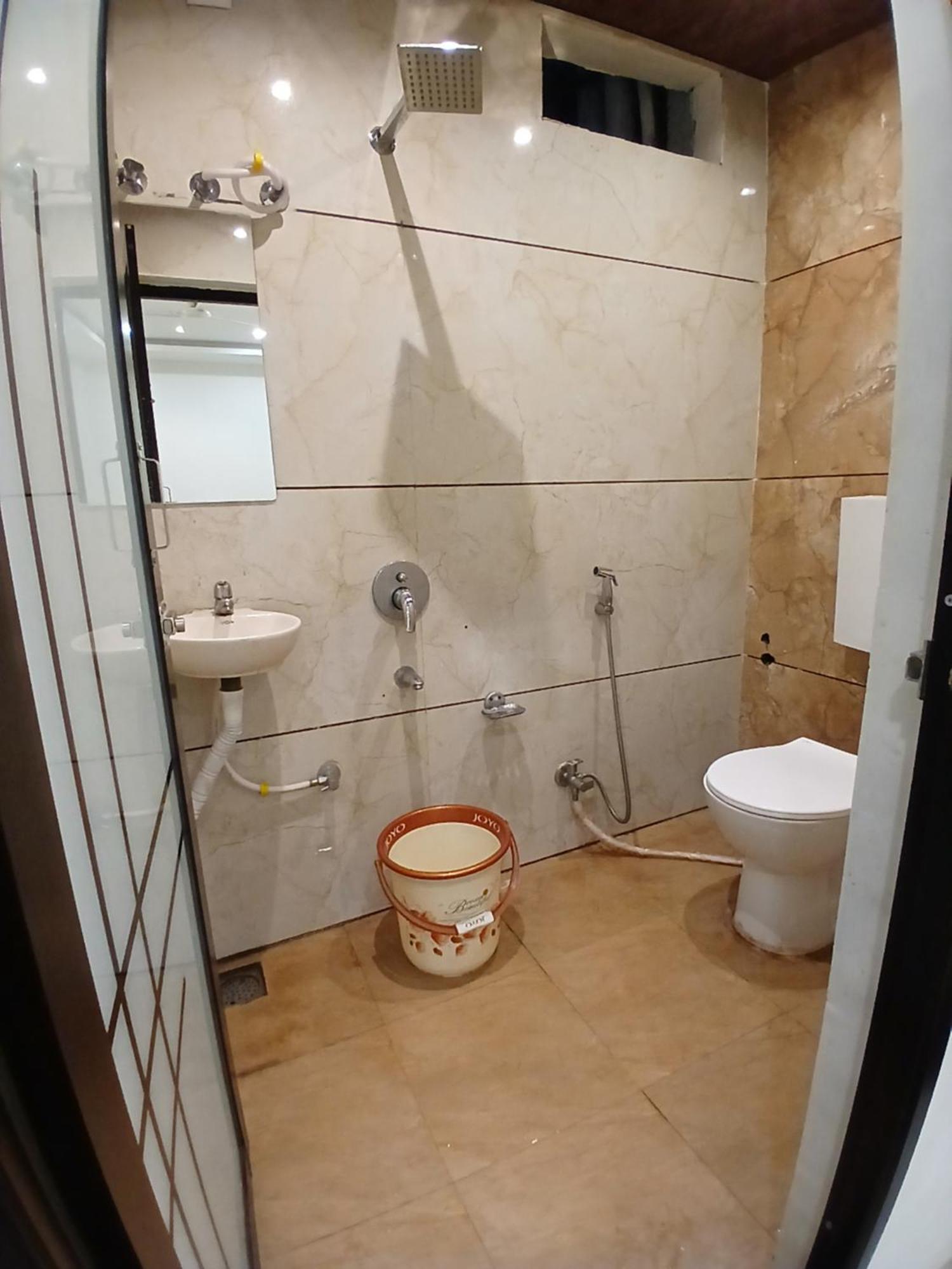 Hotel Jyoti Shree Uddzsaín Kültér fotó