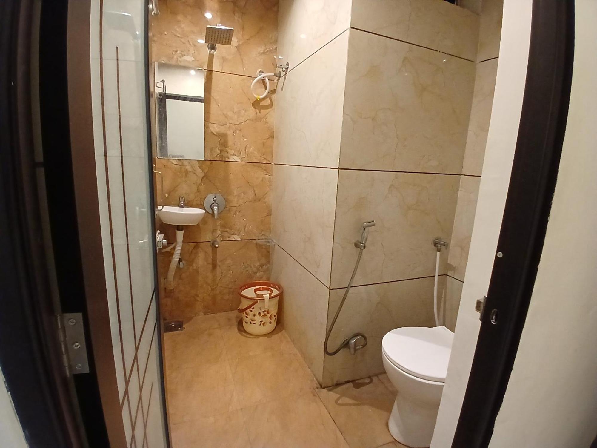 Hotel Jyoti Shree Uddzsaín Kültér fotó